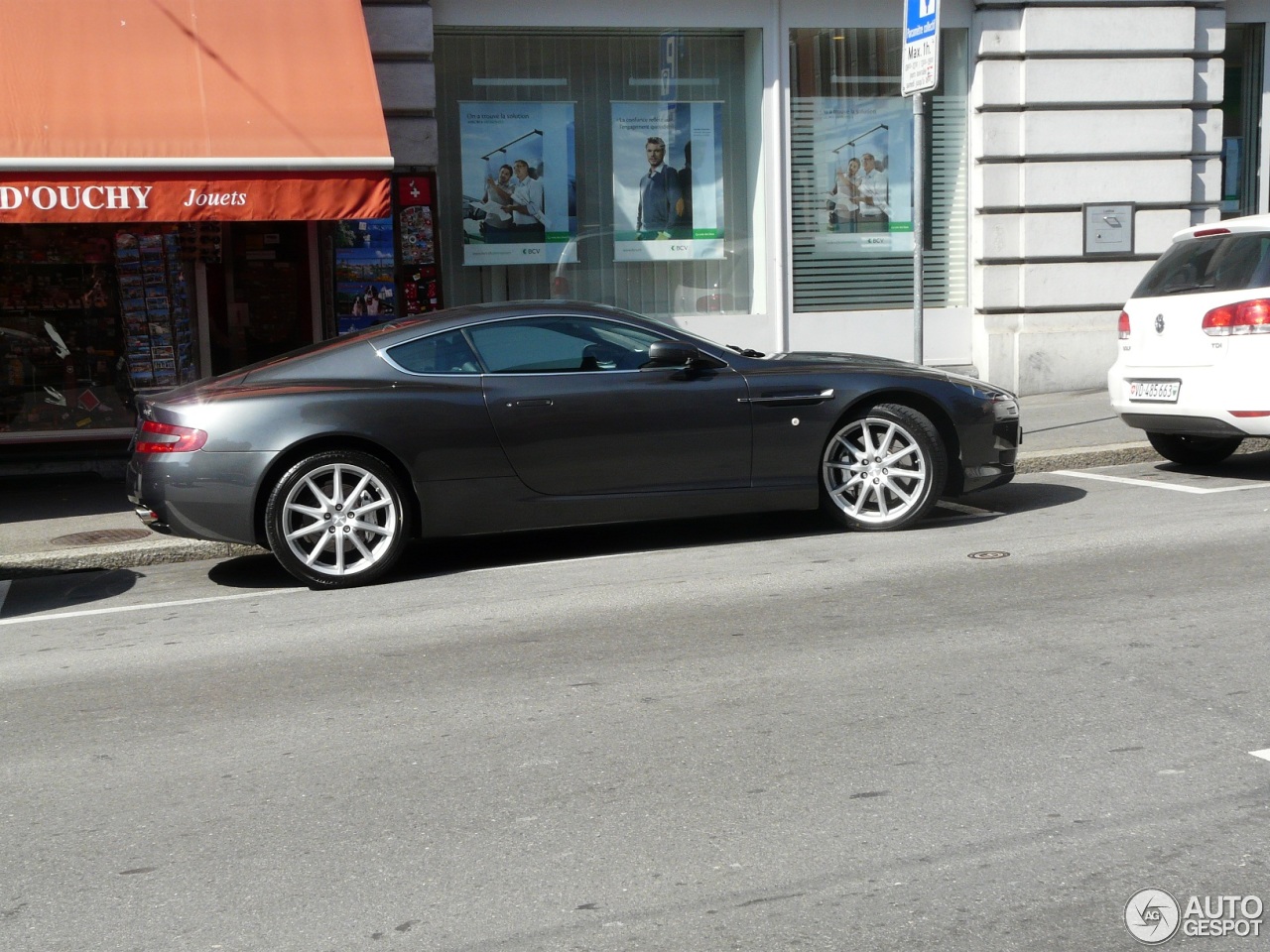 Aston Martin DB9