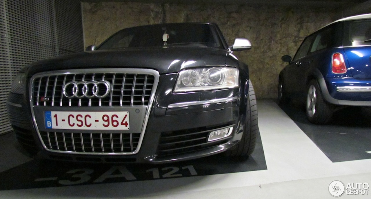 Audi S8 D3