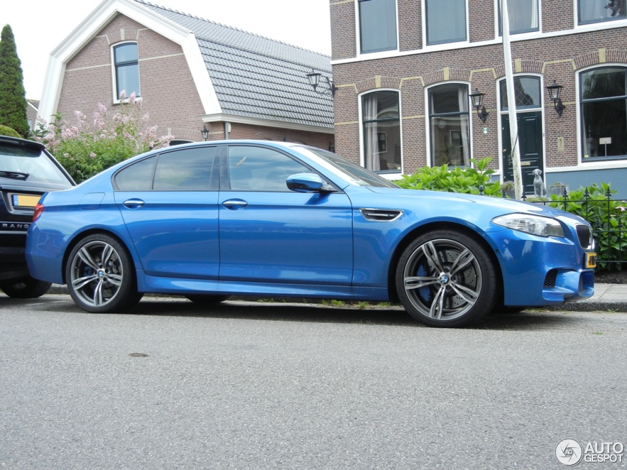 BMW M5 F10 2011