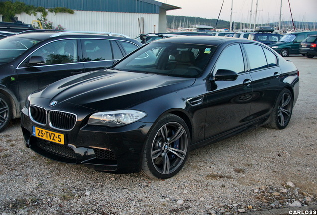 BMW M5 F10 2011