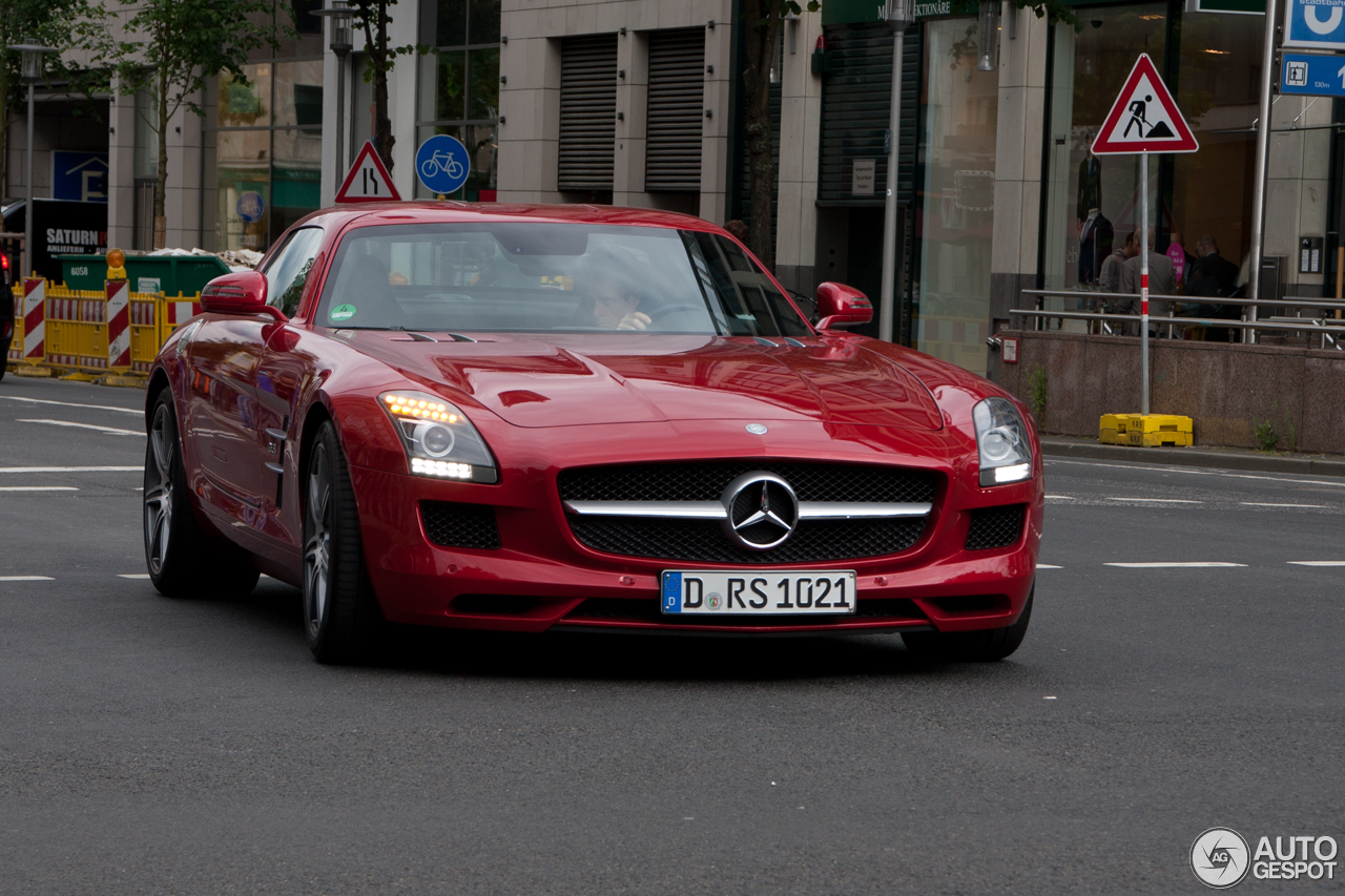 Mercedes-Benz SLS AMG