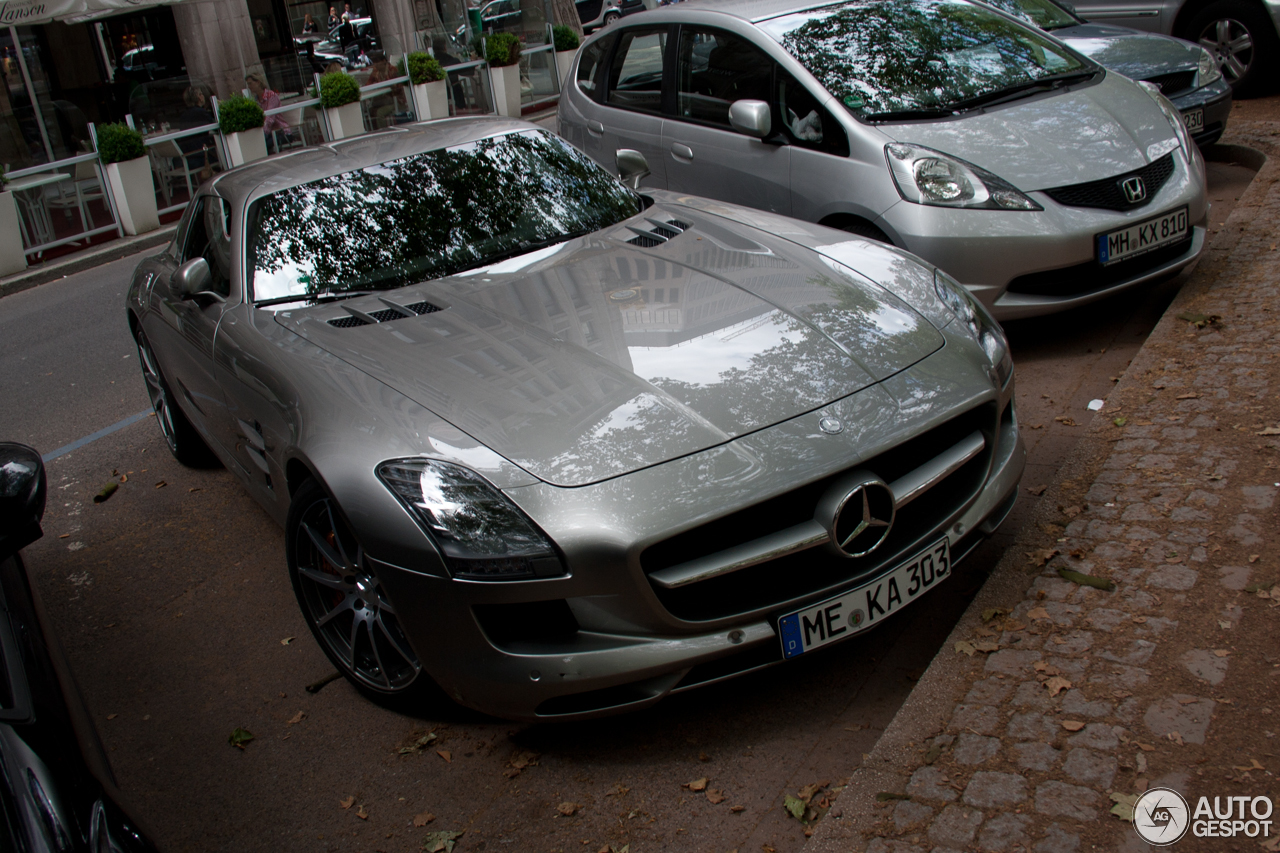 Mercedes-Benz SLS AMG