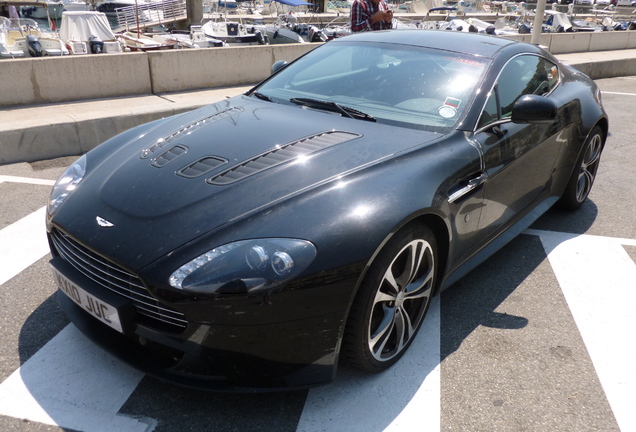 Aston Martin V12 Vantage