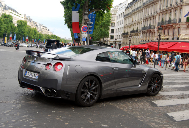 Nissan GT-R 2011