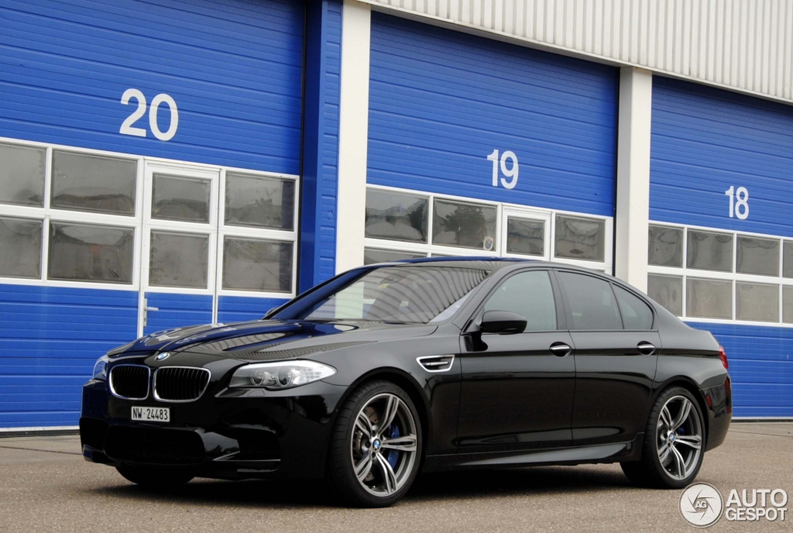 BMW M5 F10 2011