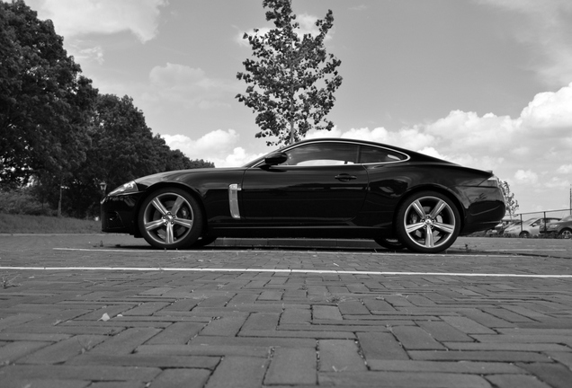 Jaguar XKR Portfolio