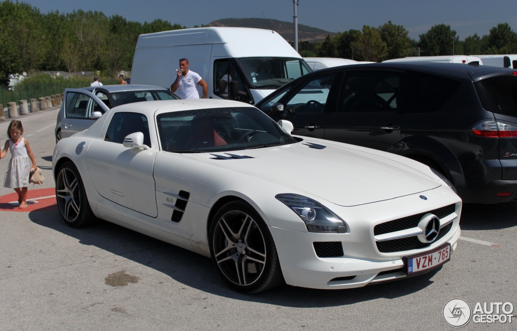 Mercedes-Benz SLS AMG