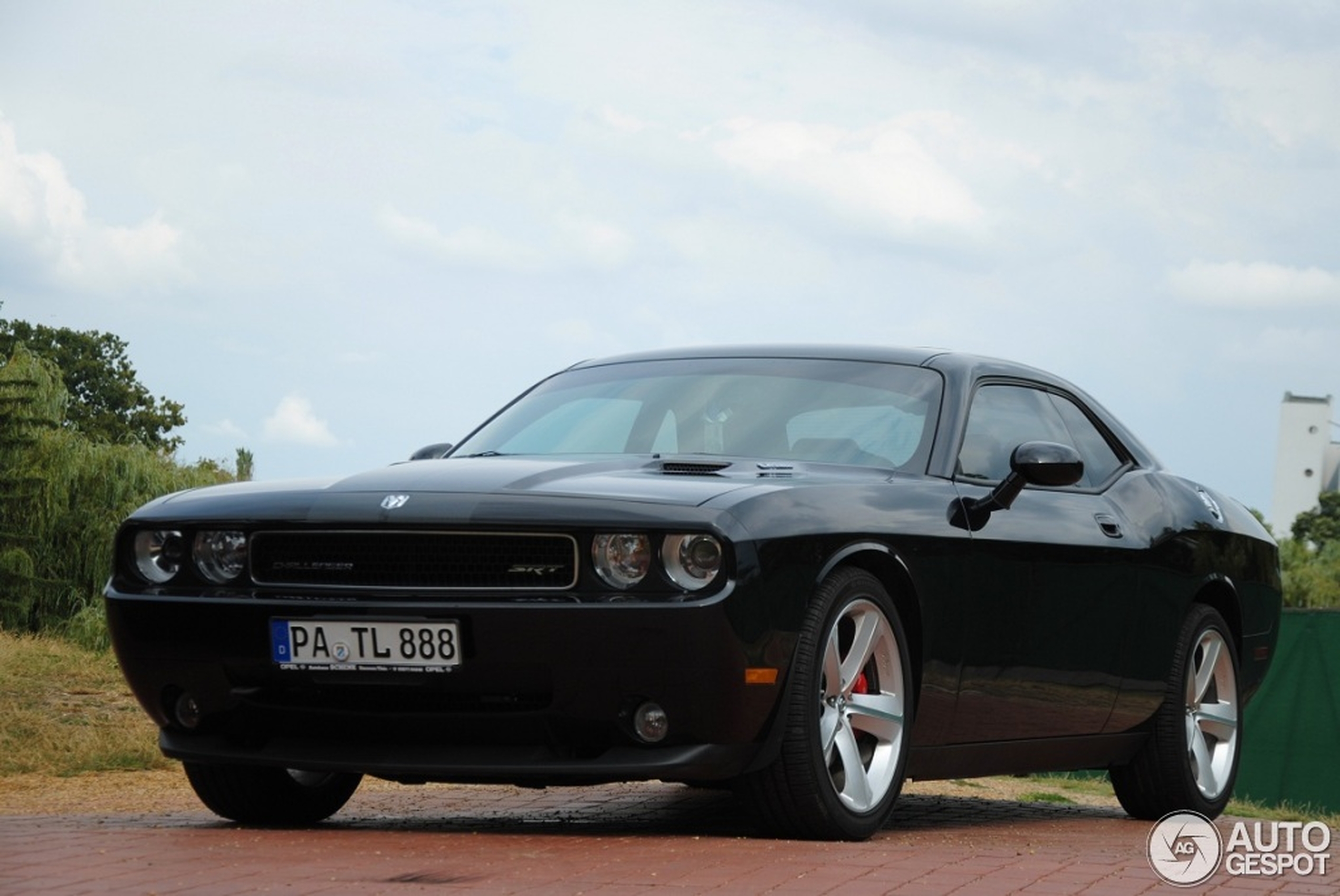 Dodge Challenger SRT-8