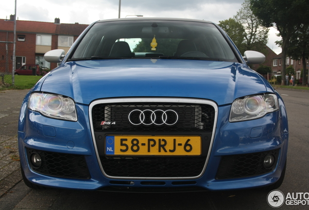 Audi RS4 Sedan