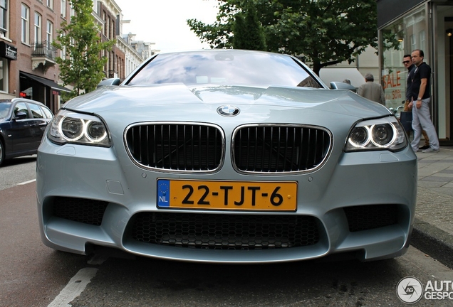 BMW M5 F10 2011