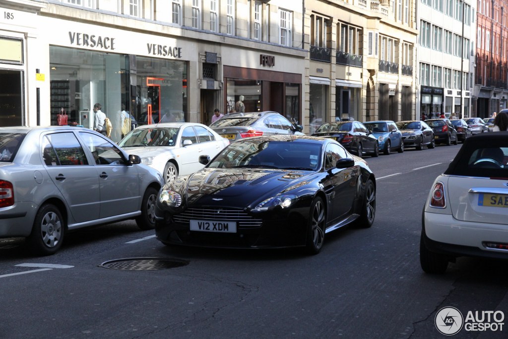 Aston Martin V12 Vantage