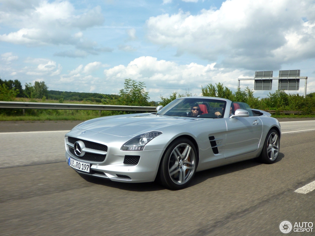 Mercedes-Benz SLS AMG Roadster