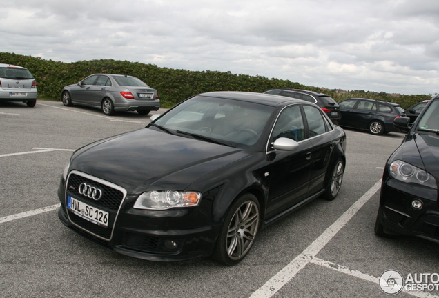 Audi RS4 Sedan