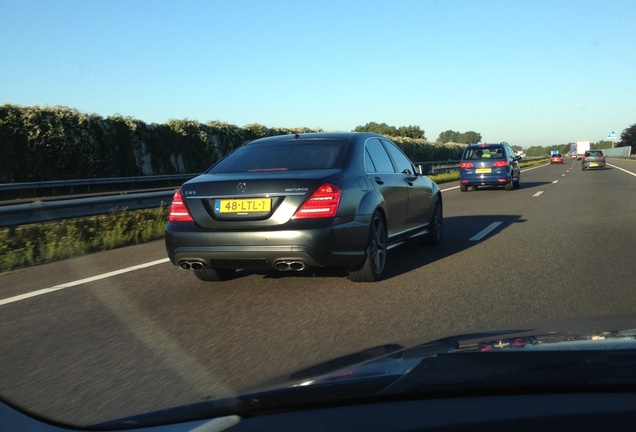 Mercedes-Benz S 65 AMG V221 2010