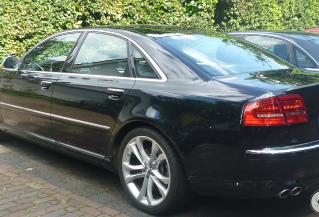 Audi S8 D3