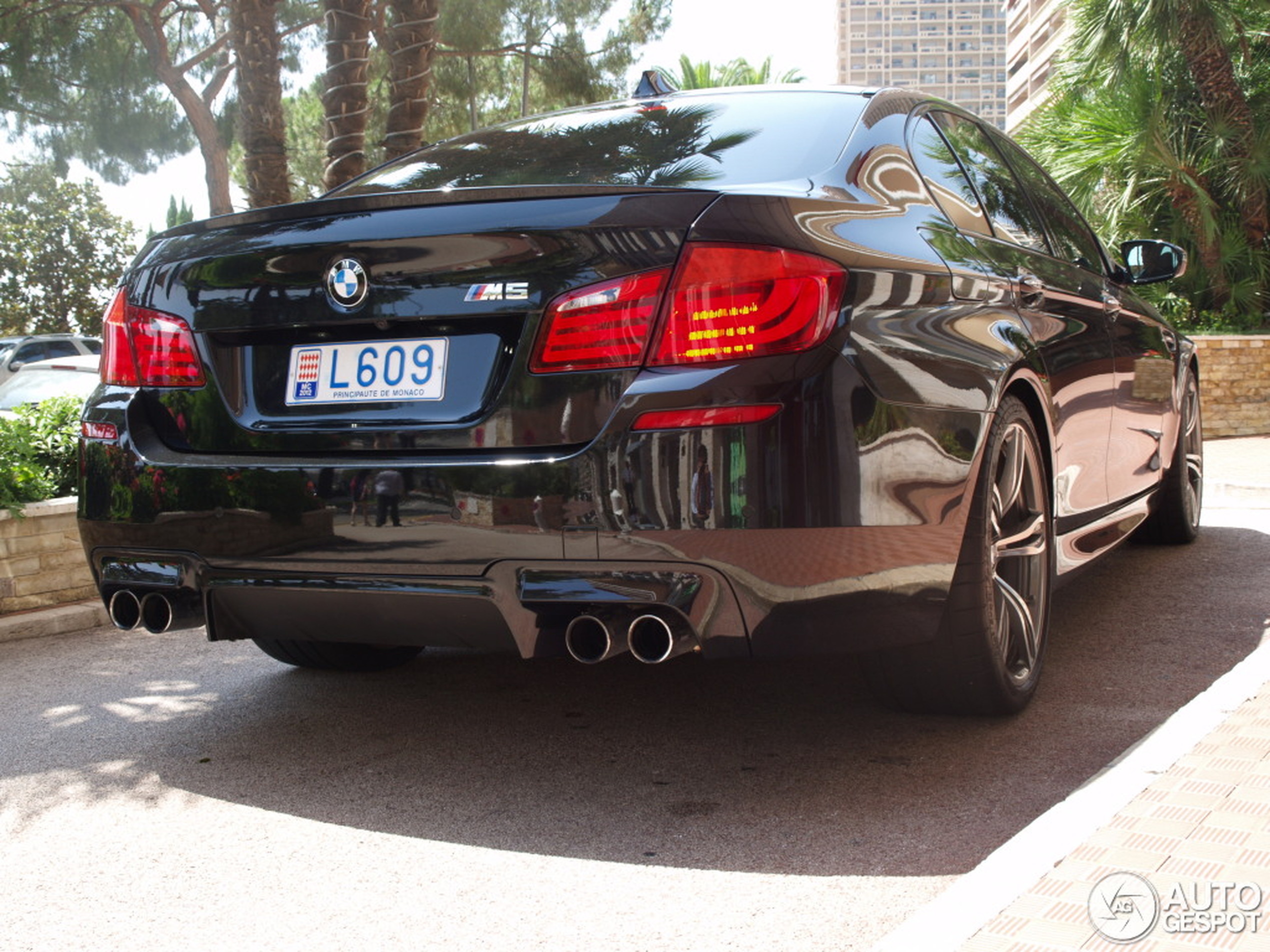 BMW M5 F10 2011