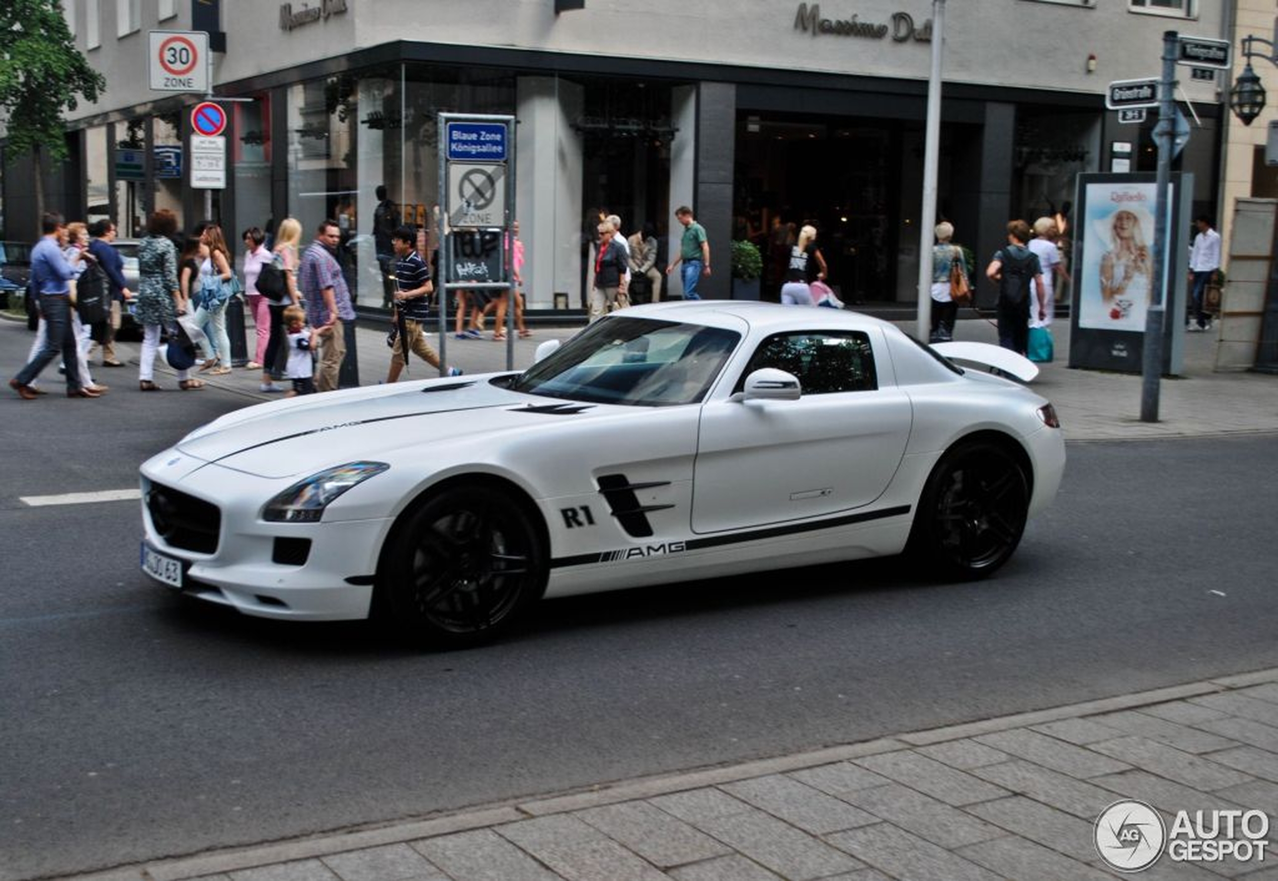 Mercedes-Benz SLS AMG