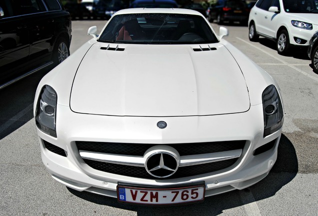 Mercedes-Benz SLS AMG