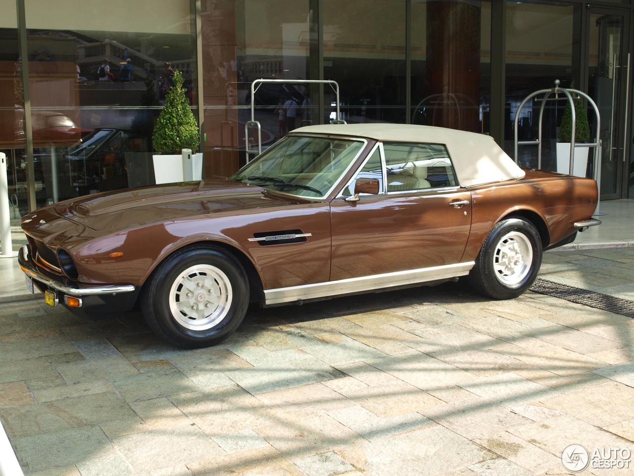 Aston Martin V8 Volante 1979-1989