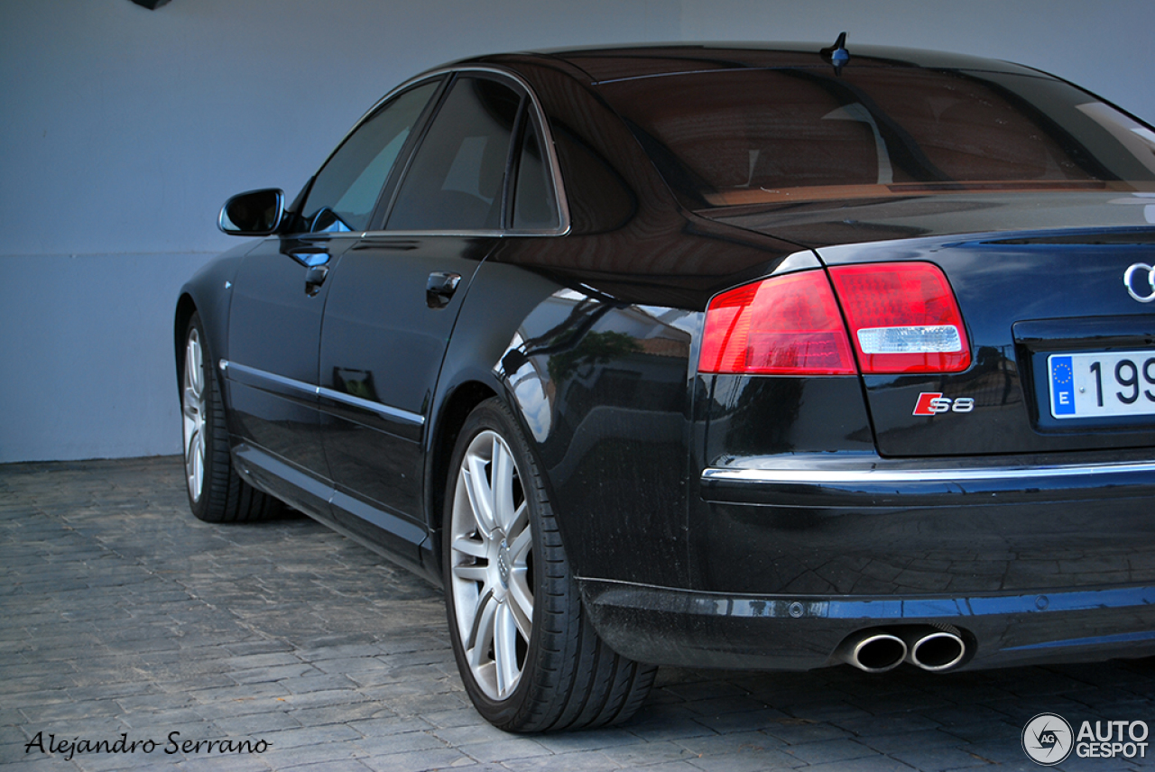 Audi S8 D3