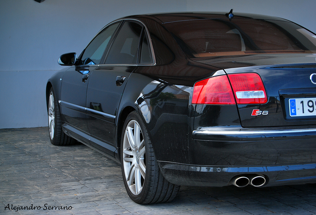 Audi S8 D3