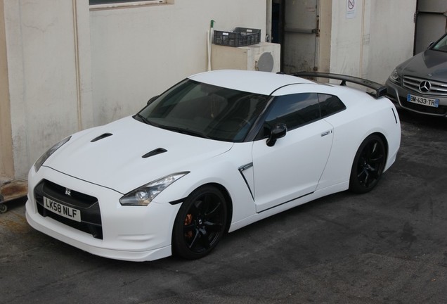 Nissan GT-R