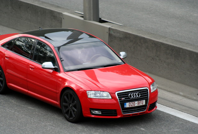 Audi S8 D3