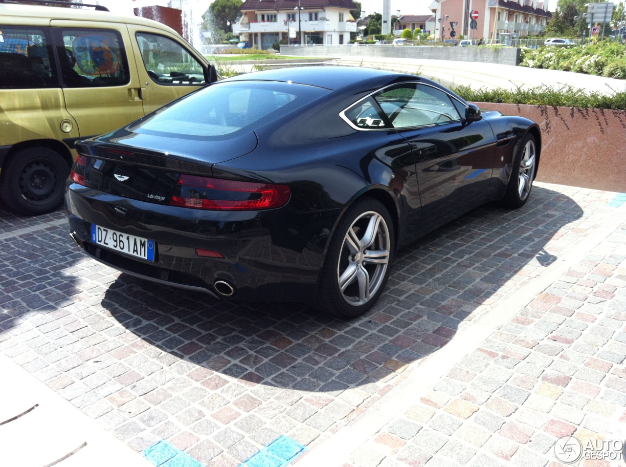 Aston Martin V8 Vantage