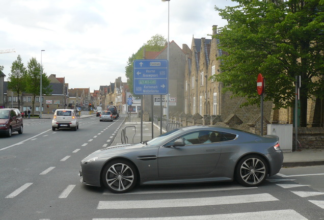 Aston Martin V12 Vantage