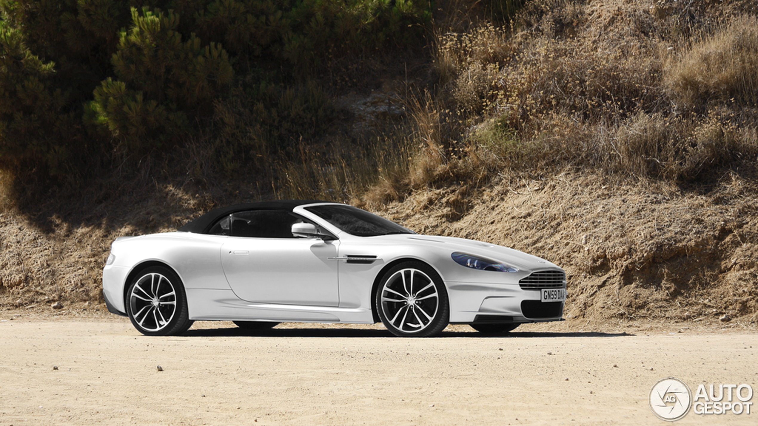 Aston Martin DBS Volante