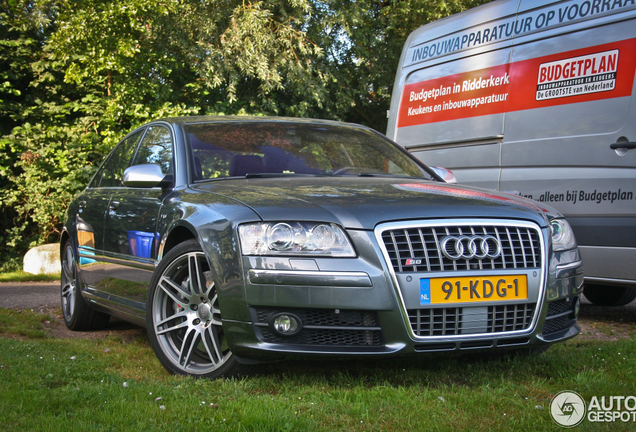 Audi S8 D3