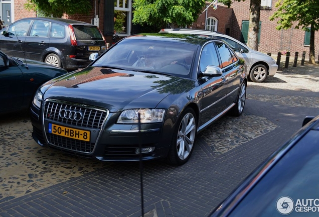 Audi S8 D3