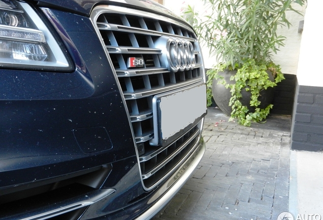 Audi S8 D4