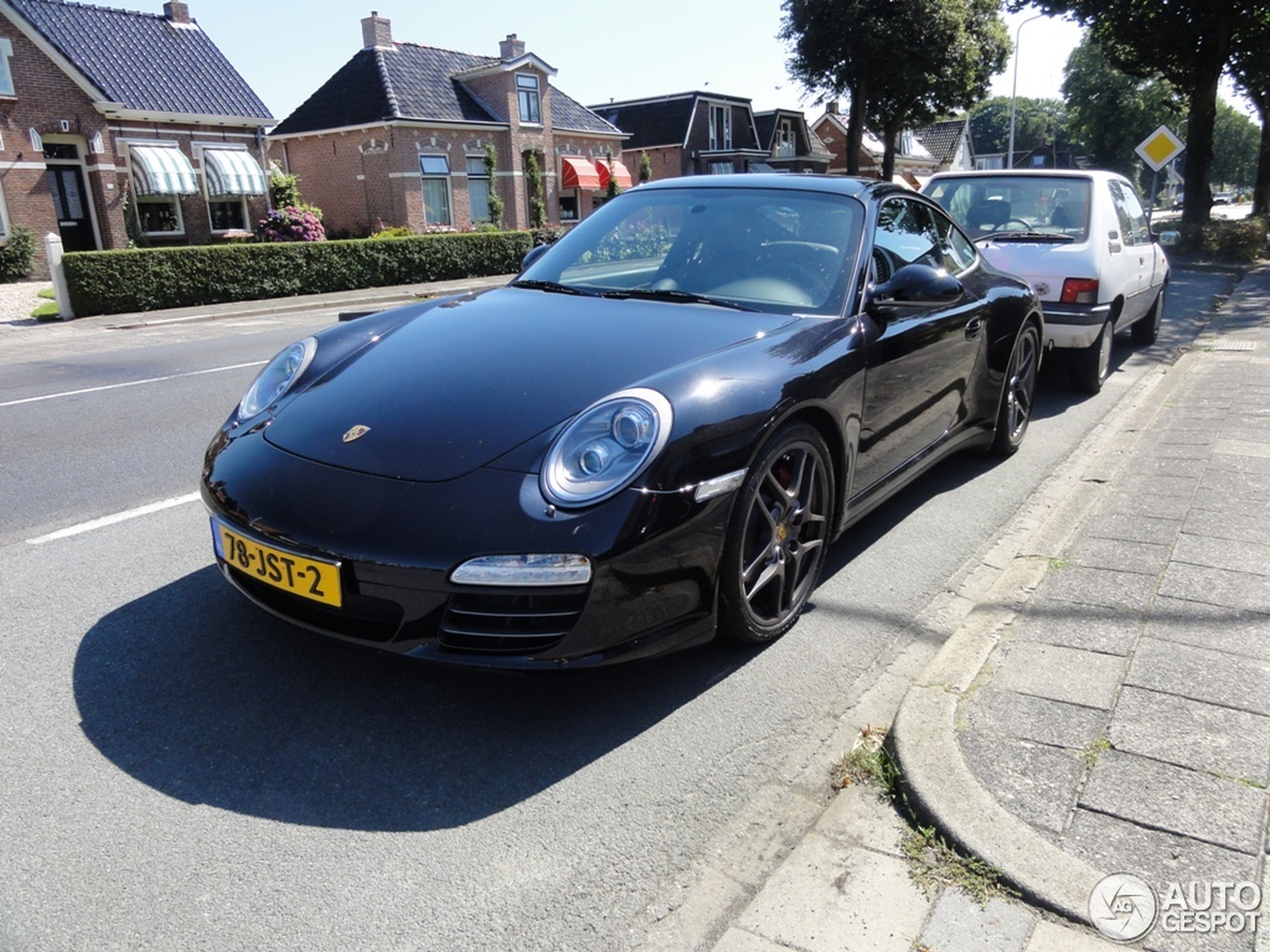 Porsche 997 Carrera 4S MkII Pon Edition