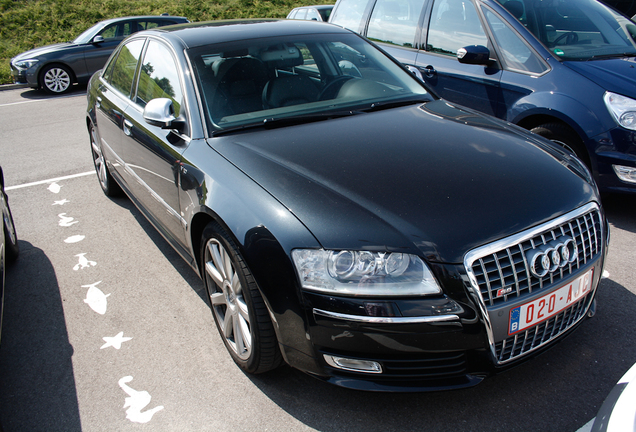 Audi S8 D3