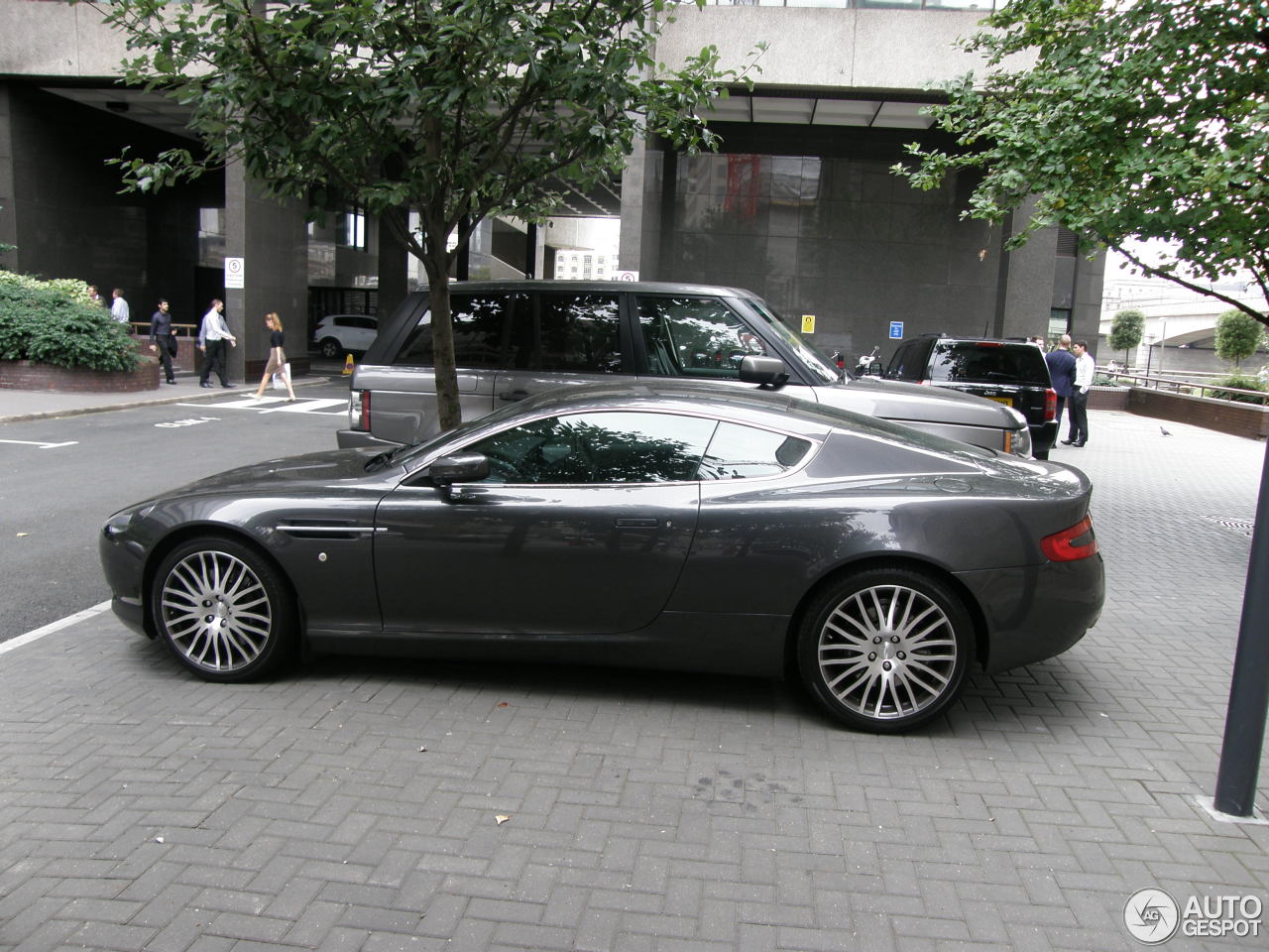 Aston Martin DB9