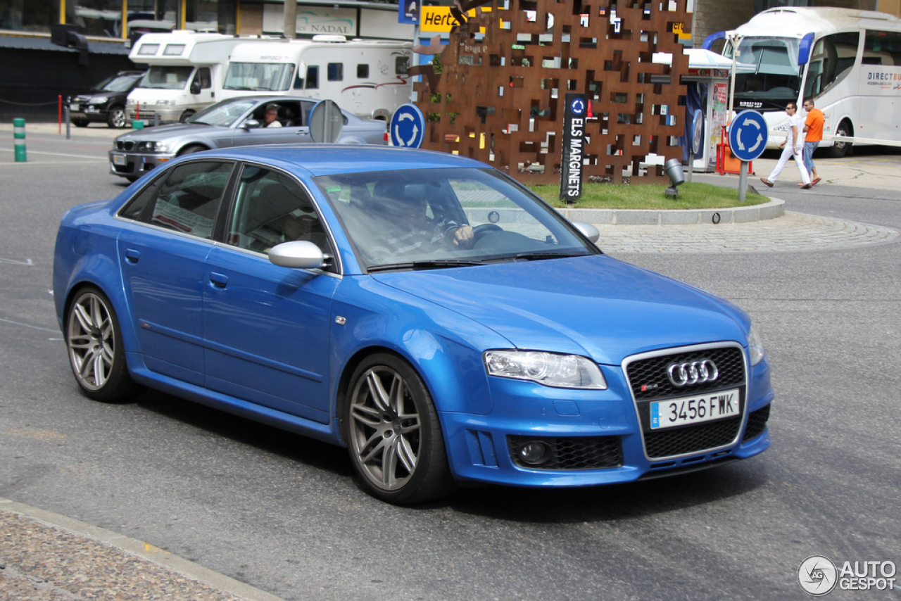 Audi RS4 Sedan