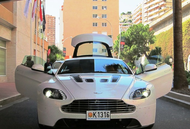 Aston Martin V12 Vantage