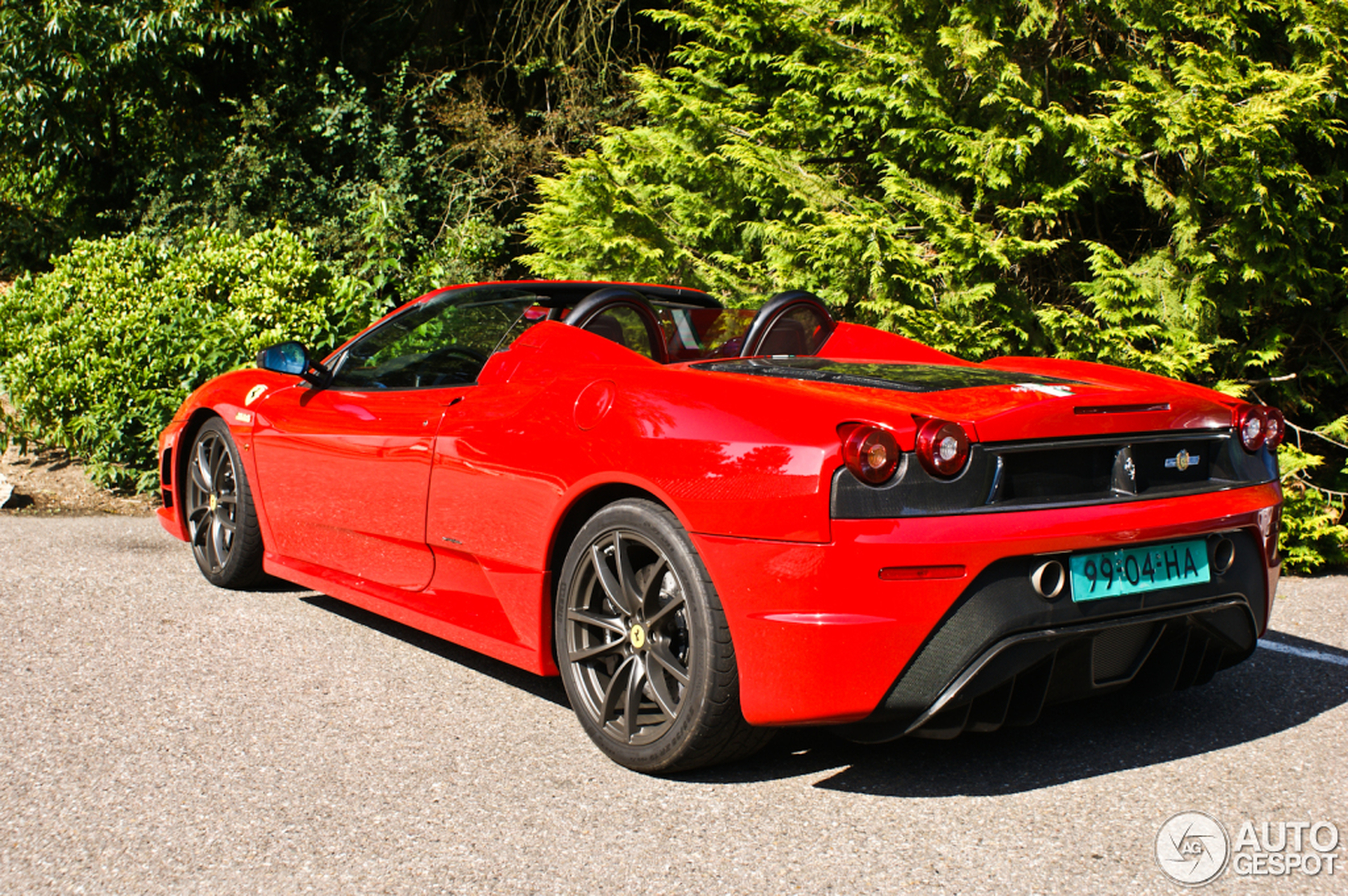 Ferrari Scuderia Spider 16M