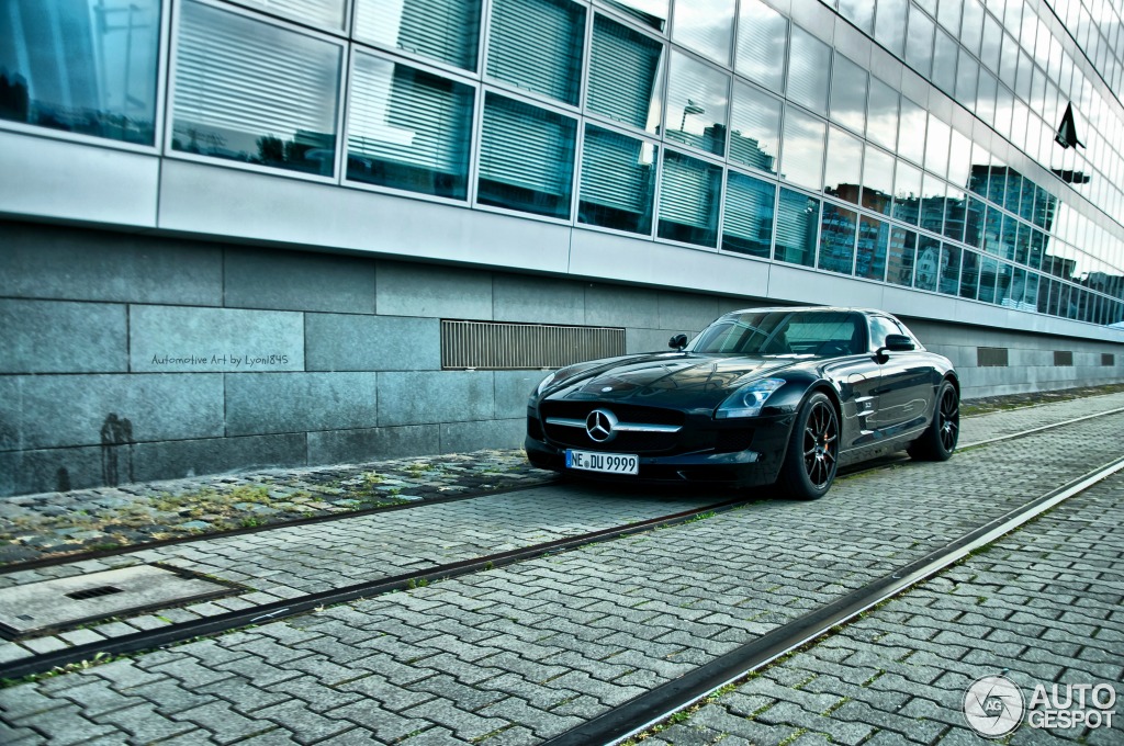 Mercedes-Benz SLS AMG