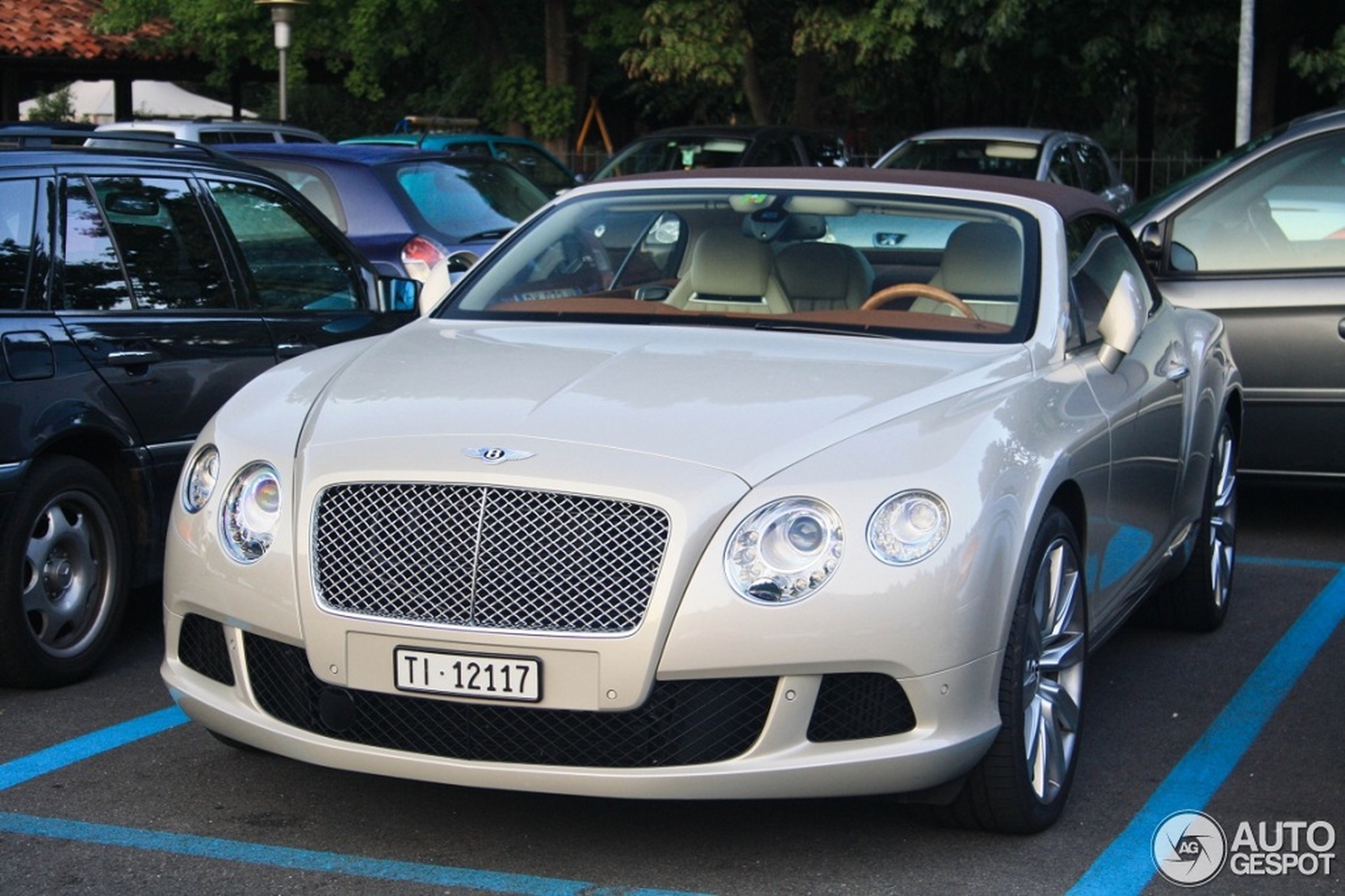 Bentley Continental GTC 2012