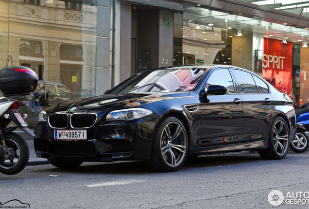 BMW M5 F10 2011