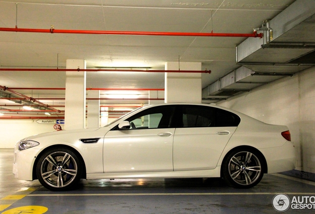 BMW M5 F10 2011