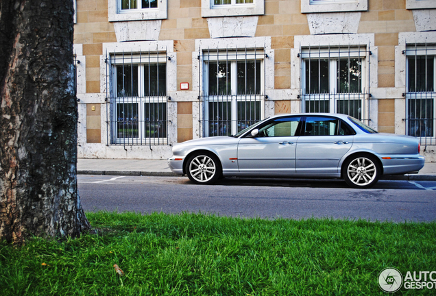 Jaguar XJR