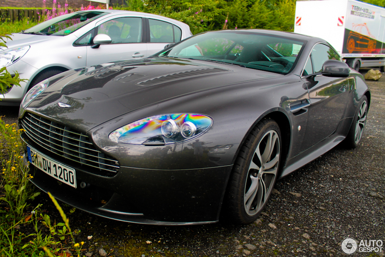 Aston Martin V12 Vantage