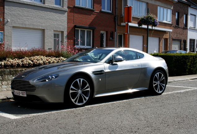 Aston Martin V12 Vantage