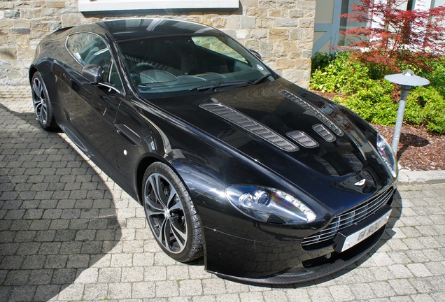 Aston Martin V12 Vantage Carbon Black Edition