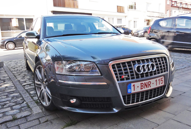 Audi S8 D3