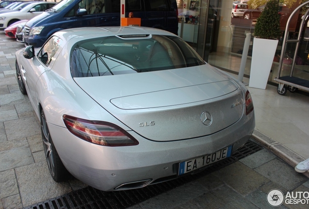 Mercedes-Benz SLS AMG