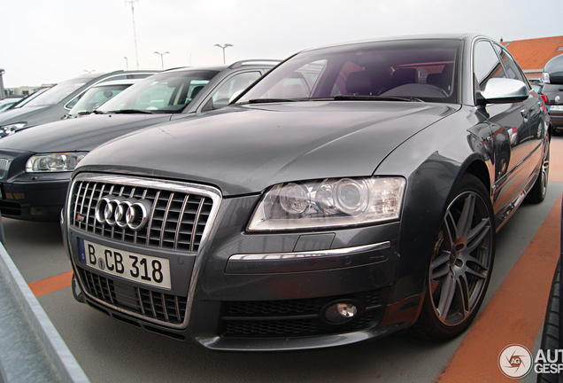 Audi S8 D3